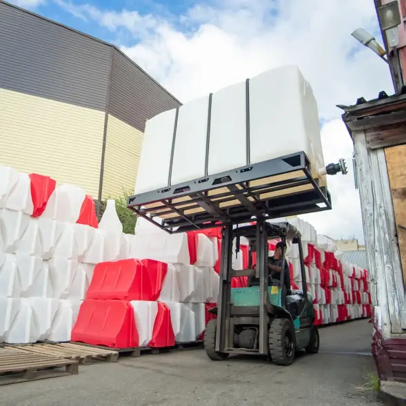 Емкость KR 4000л с 1 патрубком 63 мм белая в обрешетке (полный слив)