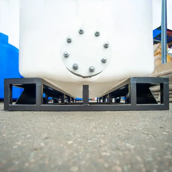 Емкость KR 4000л с 1 патрубком 63 мм белая в обрешетке (полный слив)