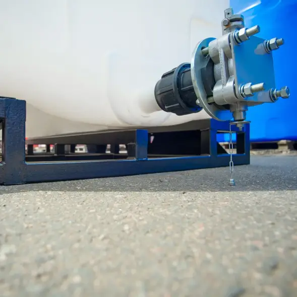 Емкость KR 4000л с 1 патрубком 63 мм белая с откидной крышкой в обрешетке (полный слив)