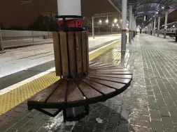 Скамейка стальная вокруг дерева или столба «Экспресс» С кашпо