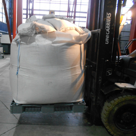 Паллет (поддон) пластиковый перфорированный на 3-х полозьях, 1050х1050х120 мм, серый [02.111.91]