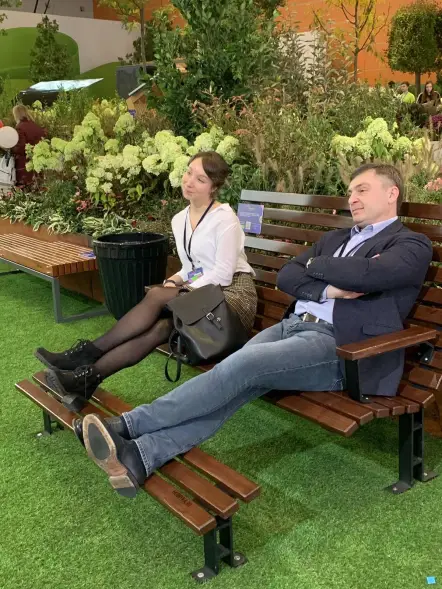 Скамейка стальная «Лакус» 2,0 м (с подставкой для ног)