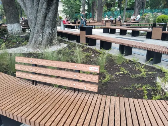 Скамейка стальная «Радиус» 1 м.п. - со спинкой (композит)