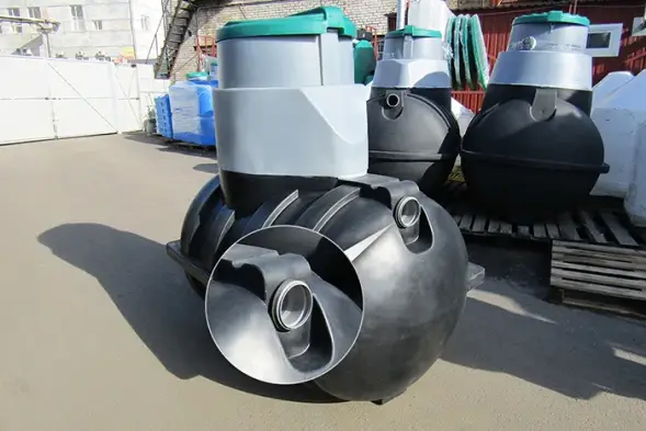 Емкость подземная U 2000 с выходом черный