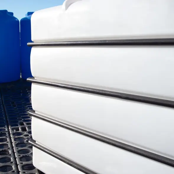 Емкость K 3000л под плотность до 1.5 г/см3 белая с откидной крышкой в обрешетке