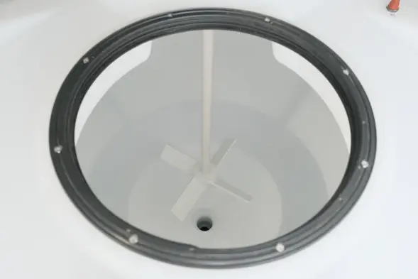 Емкость ЦКТ 3000 л с патрубком 110мм с фланцем под плотность до 1,5 г/см³ белая