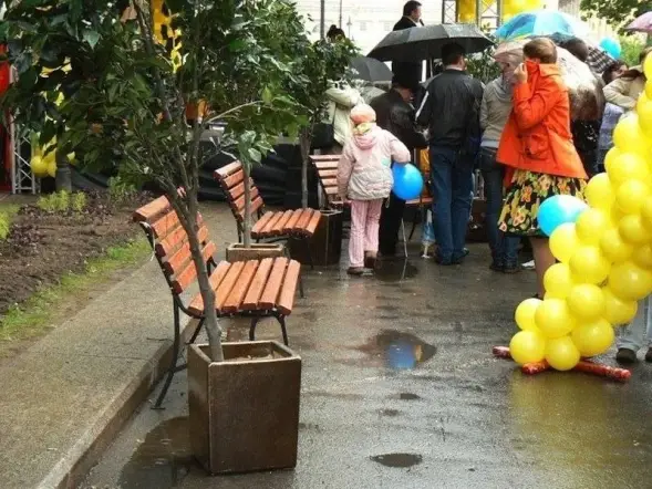 Скамейка стальная «Элегант» без подлокотников 3,0 м (3 опоры)