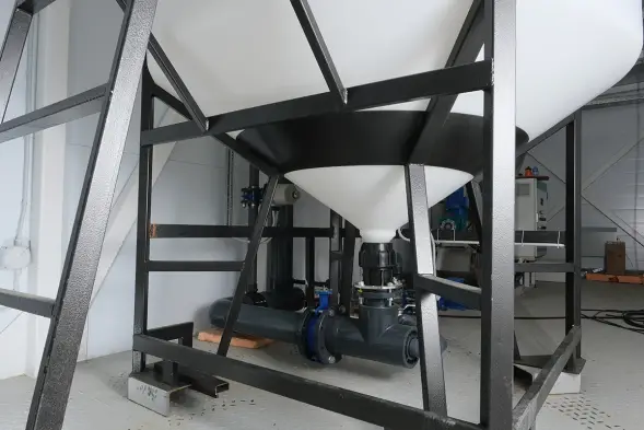 Емкость ЦКТ 3000 л с патрубком 110мм с фланцем под плотность до 1,2 г/см³ белая в обрешетке