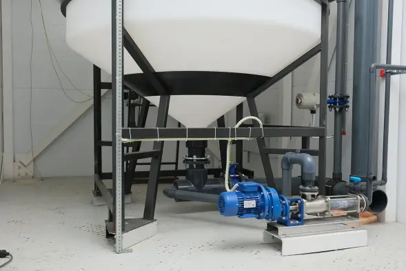 Емкость ЦКТ 3000 л с патрубком 110мм под плотность до 1,2 г/см³ белая в обрешетке