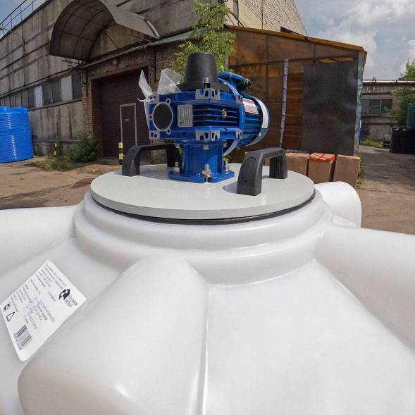 Емкость K 200 литров с лопастной мешалкой