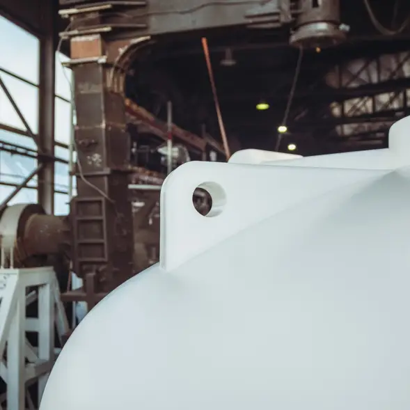 Емкость ЦКТ 3000 л с патрубком 110мм под плотность до 1,2 г/см3 белая в обрешетке с лестницей