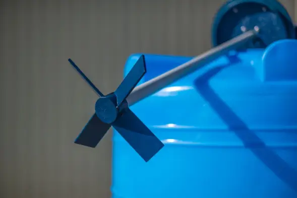 Емкость T 500 синий с лопастной мешалкой