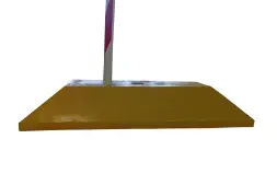 Делиниатор дорожный резиновый ДДР-610 (сепаратор) со столбиком сигнальным и светофильтром (красные полосы)