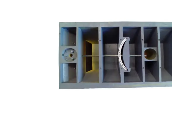 Делиниатор дорожный резиновый ДДР-610 (сепаратор) со столбиком сигнальным со сплошной светоотражающей пленкой и светофильтром