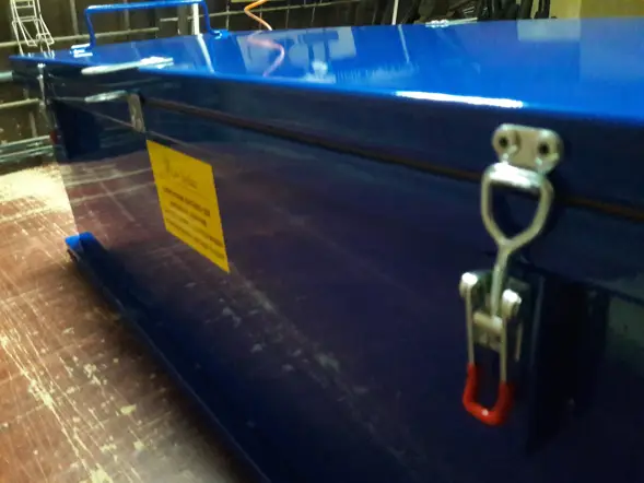 Горизонтальный герметичный специализированный контейнер для сбора, хранения, транспортировки отработанных ртутьсодержащих ламп: ЛБ 20, ЛБ 40, ДРЛ, ГСК 1250, 1250х600х400 мм (3 секции)