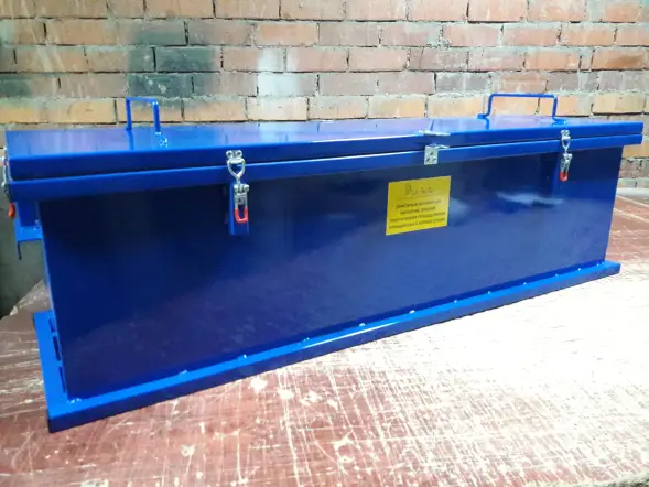 Горизонтальный герметичный специализированный контейнер для сбора, хранения, транспортировки отработанных ртутьсодержащих ламп: ЛБ 20, ЛБ 40, ДРЛ, ГСК 1250, 1250х600х400 мм (3 секции)