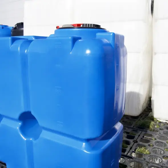 Емкость ST 2000л с патрубками 100мм под плотность до 1.2 г/см3 с откидной крышкой синяя