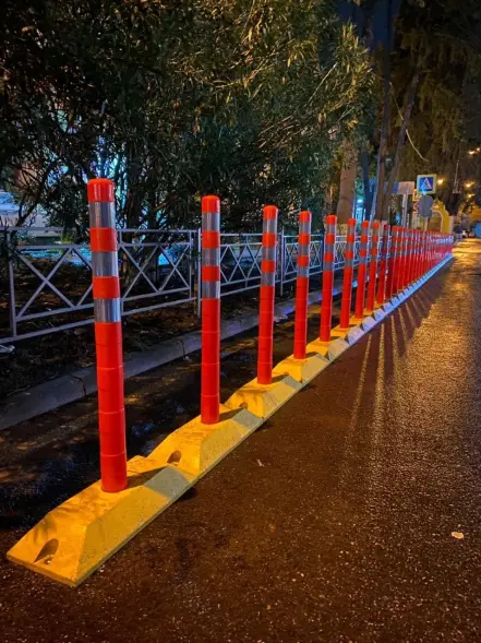 Делиниатор дорожный резиновый ДДР-610 со столбиком сигнальным упругим 650 мм